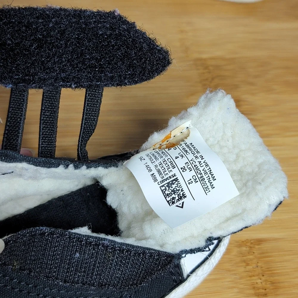 Converse Kids Size 4 Chuck Taylor All Star Crib Shoes Black Sherpa Lined 5168C